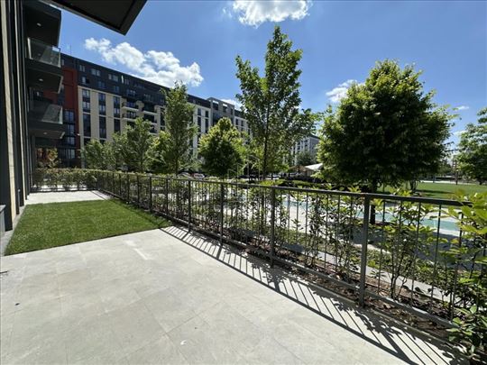 BW King's Park, sa baštom, pogled na Savski park I