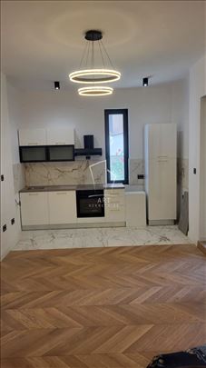 Crveni krst, salonac 82m2 ID#9590111
