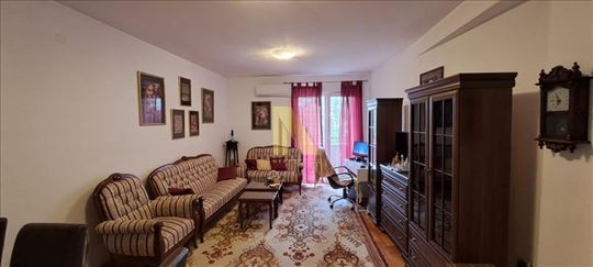 Dvoiposoban stan kod Futoške pijace