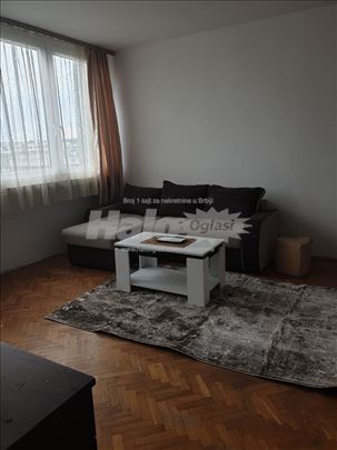 Izdajem nameštenu garaonjeru