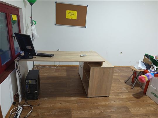 Kancelarijski / pisaći sto