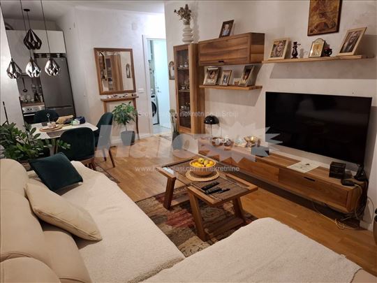 Lux 2.0 namešten stan, garaža, Zvezdara