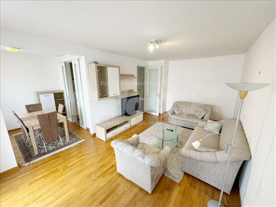 Namešten 2.0 stan u Belvilu, zgrada Jorgovan