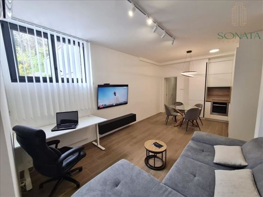 Lux namešten 1.0 stan od 43m2, Velisava Vulovića