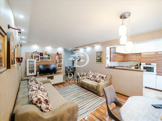 Renoviran 4.0 stan Obalskih radnika, Čukarica 84m2