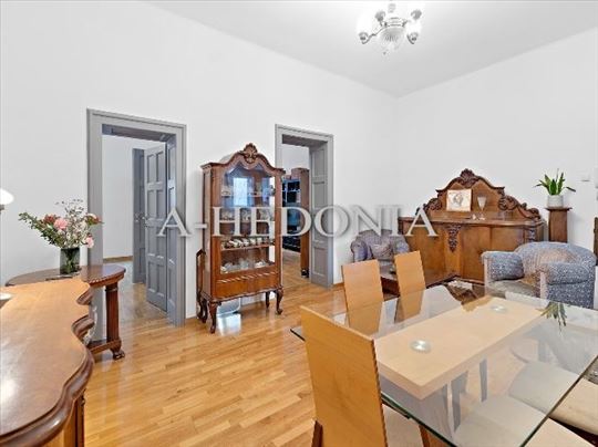 Terazije, Nušićeva, 3.5, svetao salonac