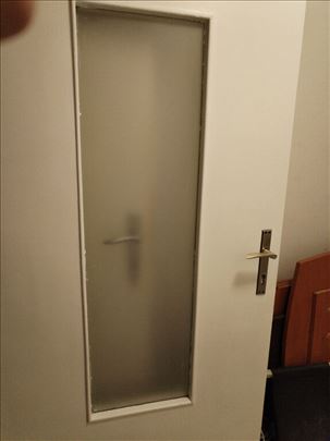 Vrata "desna", sa bravom i ključem