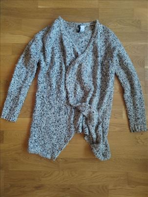 Belo crni džemper
