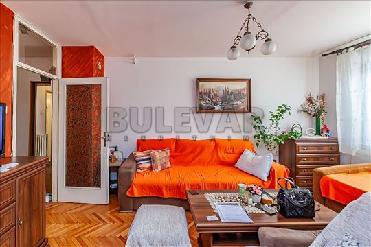 Dvoiposoban stan 73m2, Bulevar Nemanjića, zona II