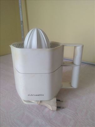 Električna cediljka za citruse