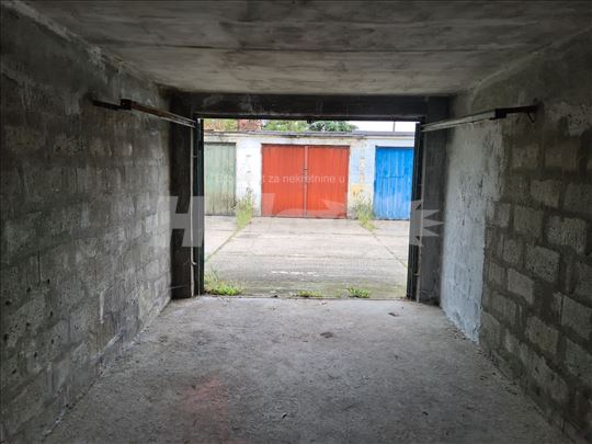Garaža na Petlovom brdu