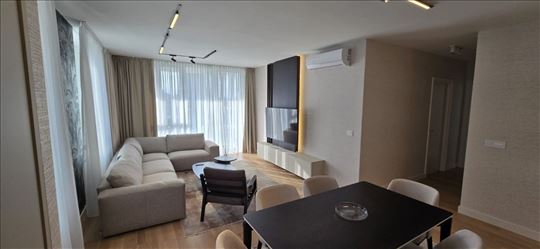 Izdavanje-Trosoban lux  stan/Beograd na vodi