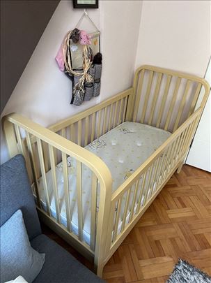 Krevetac izrađen od punog drveta, hrast