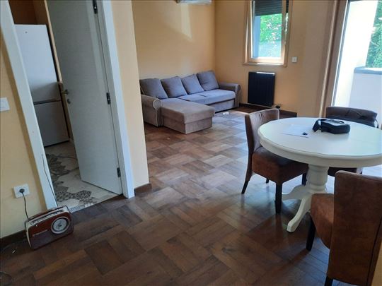 Lekino Brdo na granici Vračara;neuseljavan,2.5 sob