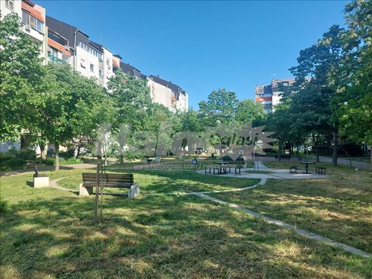 N.Beograd-Blok 44-Nehruova- Adaptibilan u 2.0