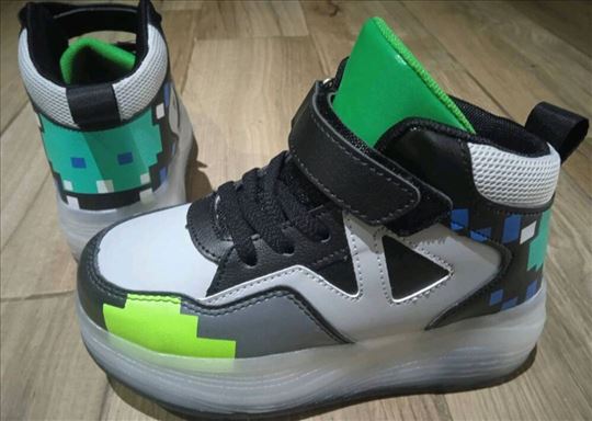 Patike sa točkićima Majnkraft i drugi modeli, ima 