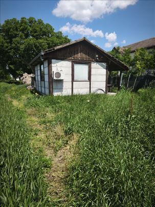 Plac sa vikendicom i 280m2 skladišnog prostora