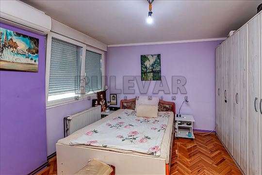 Troiposobni stan 78m2, u centru