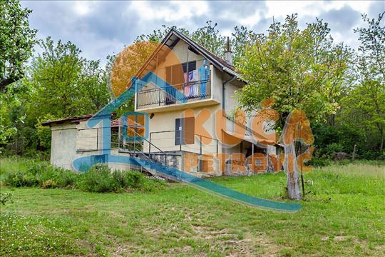 Vikendica sa placem 30 ari,  Malča