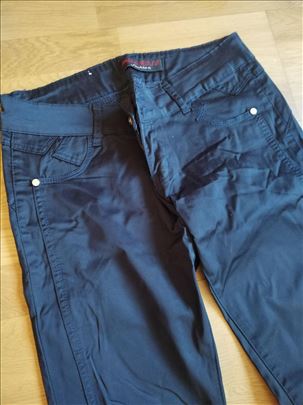 Crne pantalone