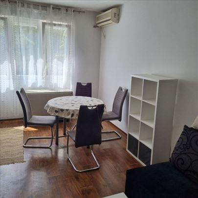 Karaburma, odličan 1.5 stan
