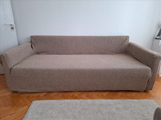 Na prodaju trosed i dve fotelje 