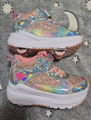 Patike sa točkićima ili bez njih, ima brojeva