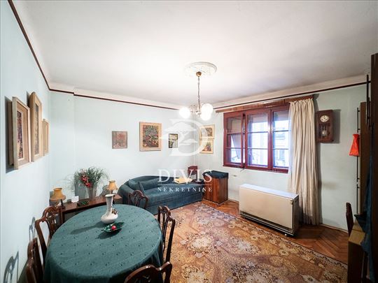 Prodajemo  trosoban stan na Vračaru, Molerova 73m2