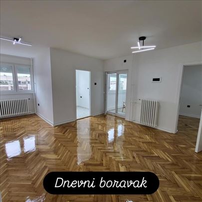 Trosoban potpuno renoviran stan u Gagarinovoj