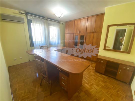 Ugao Cetinjske i Bulevara Despota Stefana, 115 m2