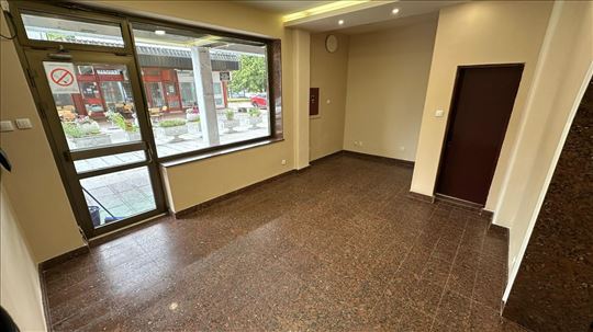 Blok 23, renoviran, izlog, ID 24278