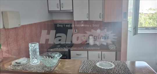 Izdajem stan na Labudovom B.Rakovica