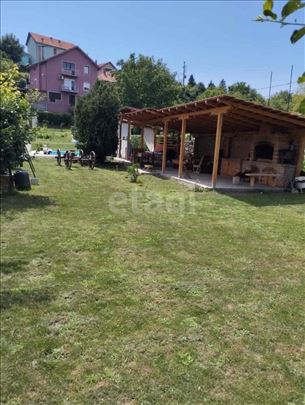Komforna kuća sa dvorištem i bazenom – Smederevo