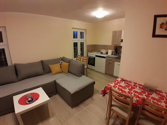 Mali Požarevac 4,0 kuća 92m2 na 22 ara, uknjižena