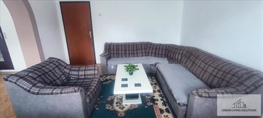 Trosoban stan sa terasom u blizini Ustaničke
