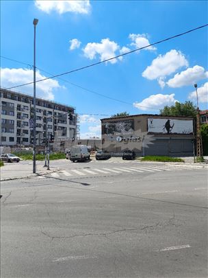 ZEMUN Plac 12 ari i poslovni prostor 165m2