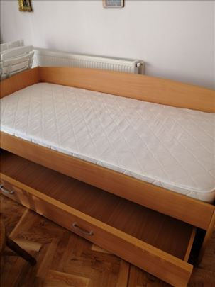 Krevet sa dušekom i fiokom za posteljinu