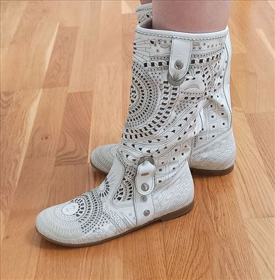 Nove kožne prolećne čizme