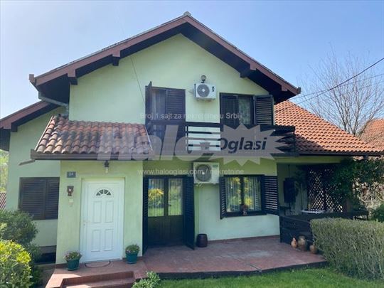 Odlična kuća sa prostranom baštom na 8,9 ari
