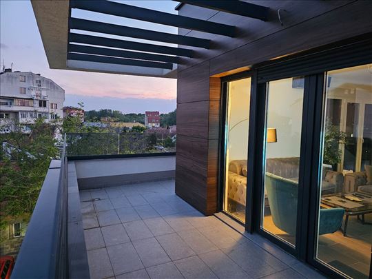Pančevo centar LUX PENTHOUSE sa garažom  4.0