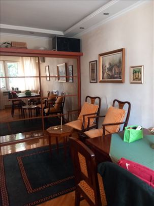 Prodaje se salonski stan u Krunskoj retko u ponudi