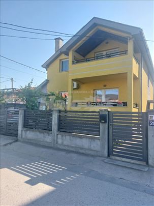 Prodajem kuću na ledinama