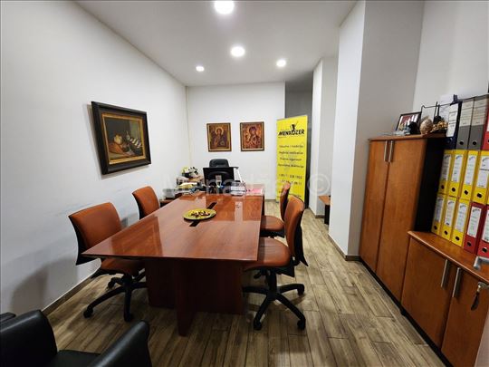 Strogi centar, poslovni prostor 315m2, investicija