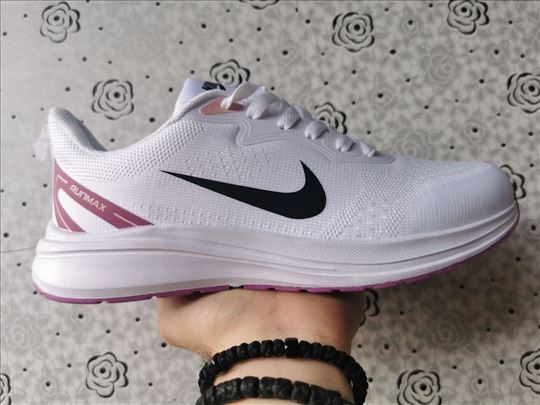 Ženske patike Nike RunMax