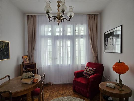 Đeram, salonac