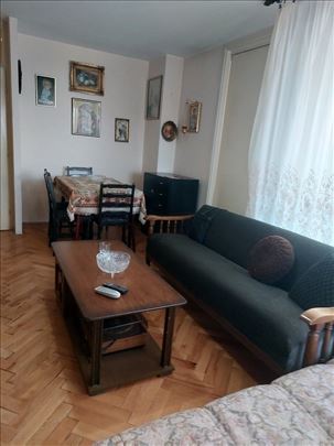 Izdaje se namešten dvosoban stan u Zemunu, Nova Ga
