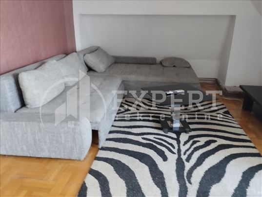 Izdaje se odličan jednoiposoban stan u centru, 40m