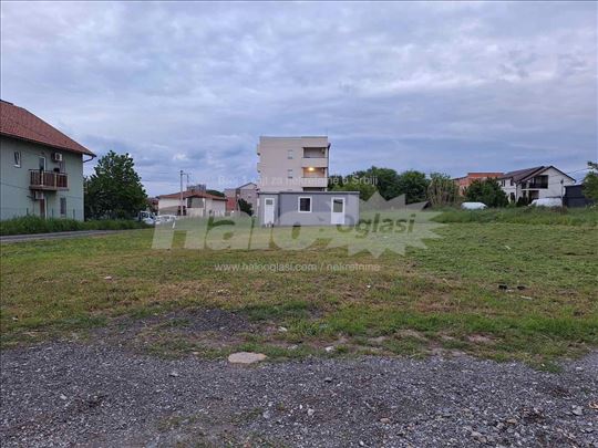 IZDAJE se Plac 5 ( Pet ) Ari Zemun Altina