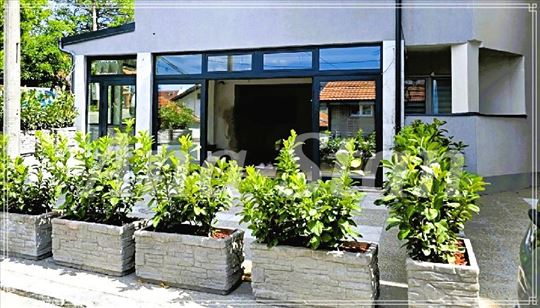 Lokal 75m2 + bašta 40m2
