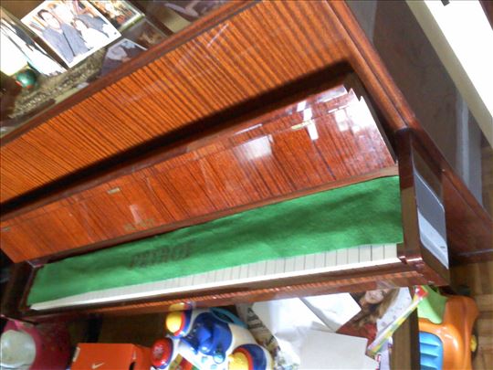 Pianino PETROF, serijski broj 223325